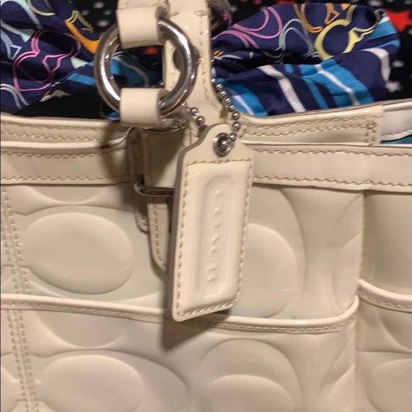 Handbag - Picture 3 of 7